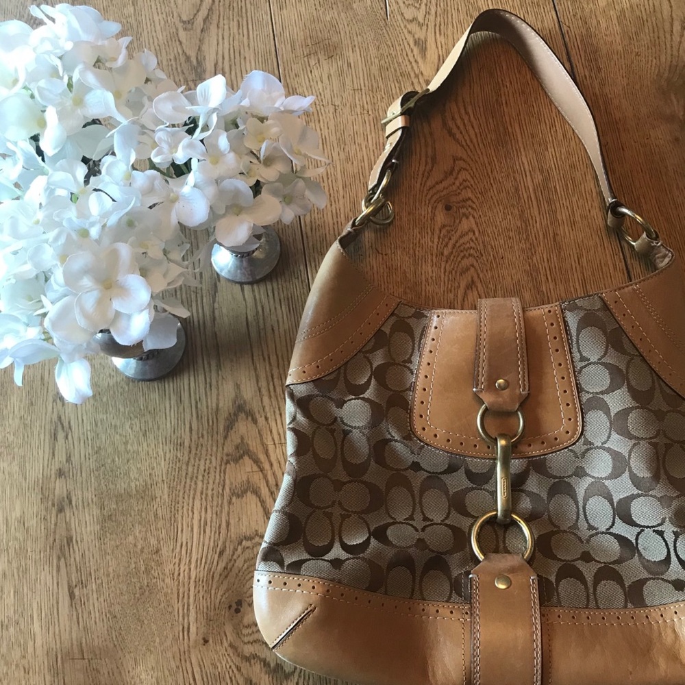 Classic Coach hobo purse